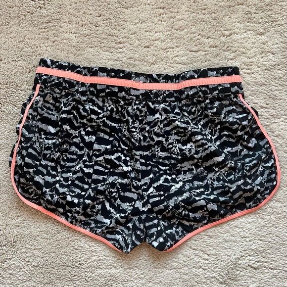 Fabletics athletic shorts - Picture 2 of 2